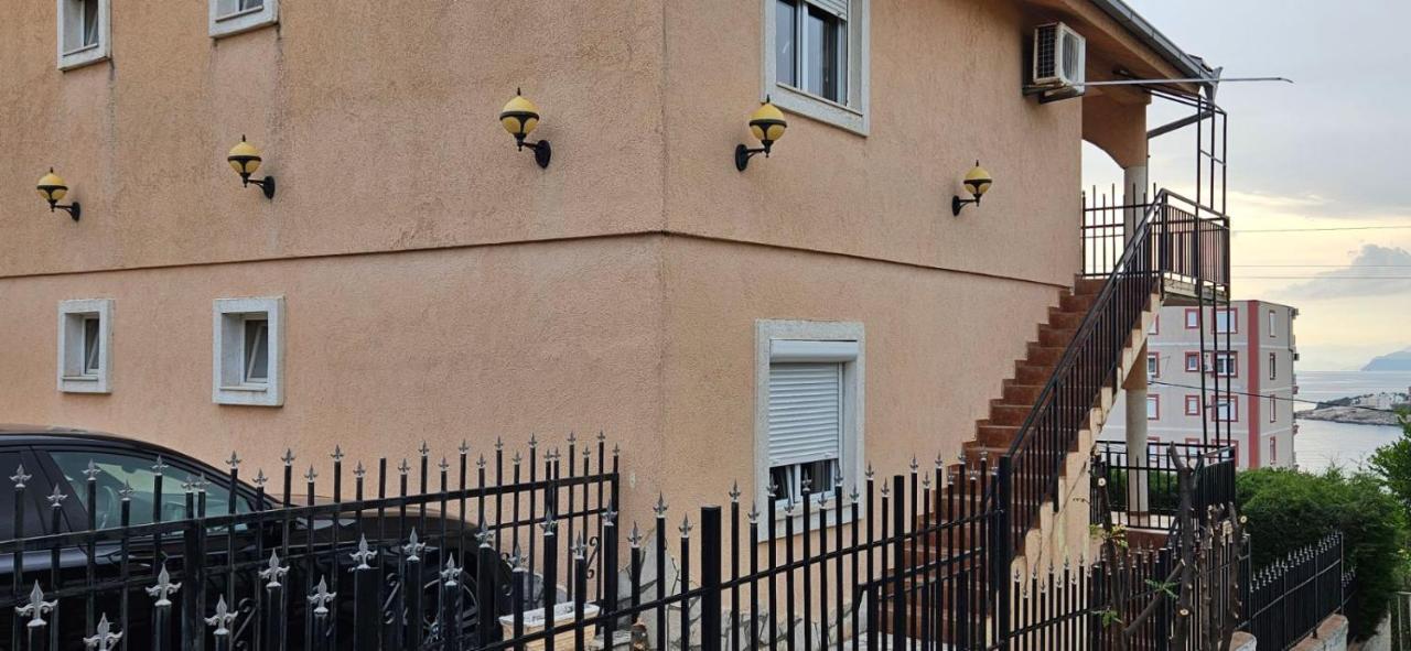 Apartmani Ljubica Utjeha Bagian luar foto