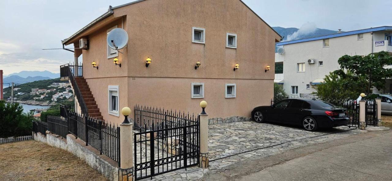 Apartmani Ljubica Utjeha Bagian luar foto