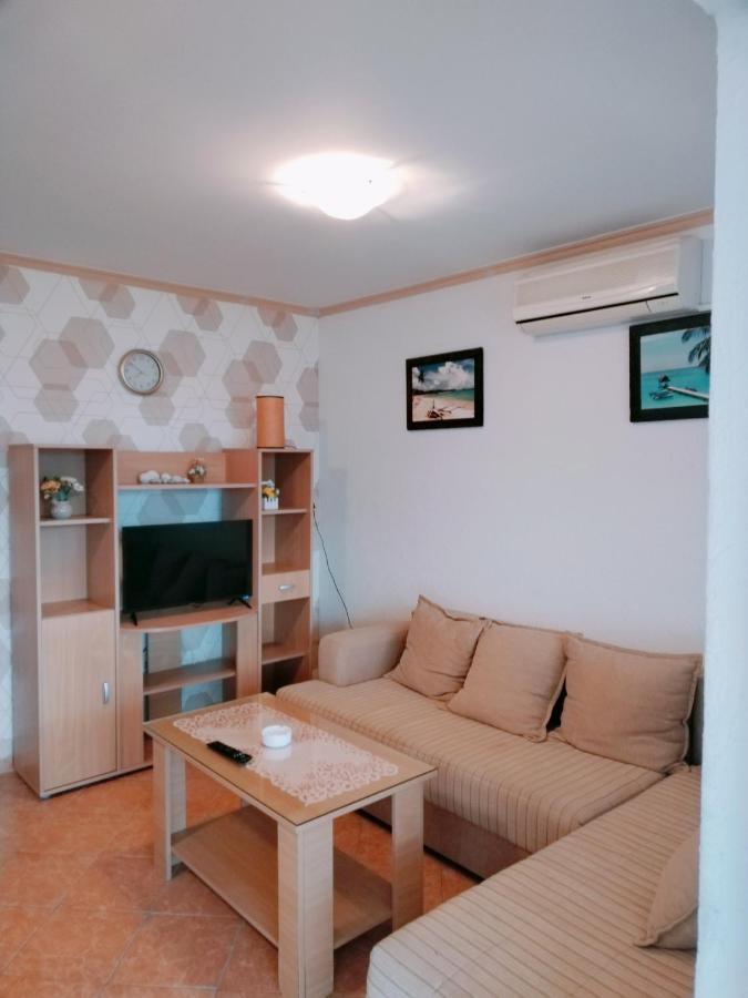 Apartmani Ljubica Utjeha Bagian luar foto
