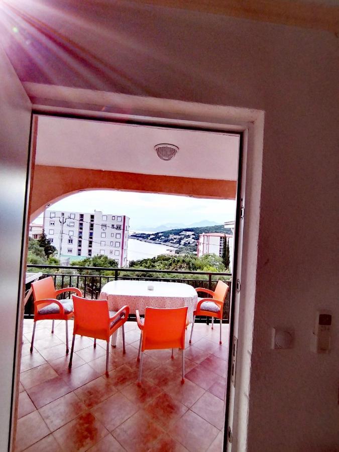 Apartmani Ljubica Utjeha Bagian luar foto