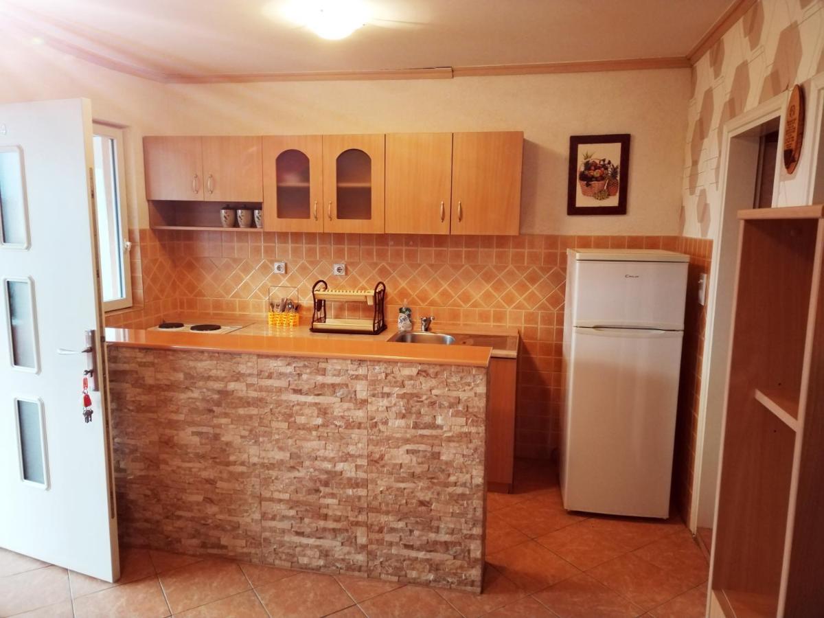 Apartmani Ljubica Utjeha Bagian luar foto