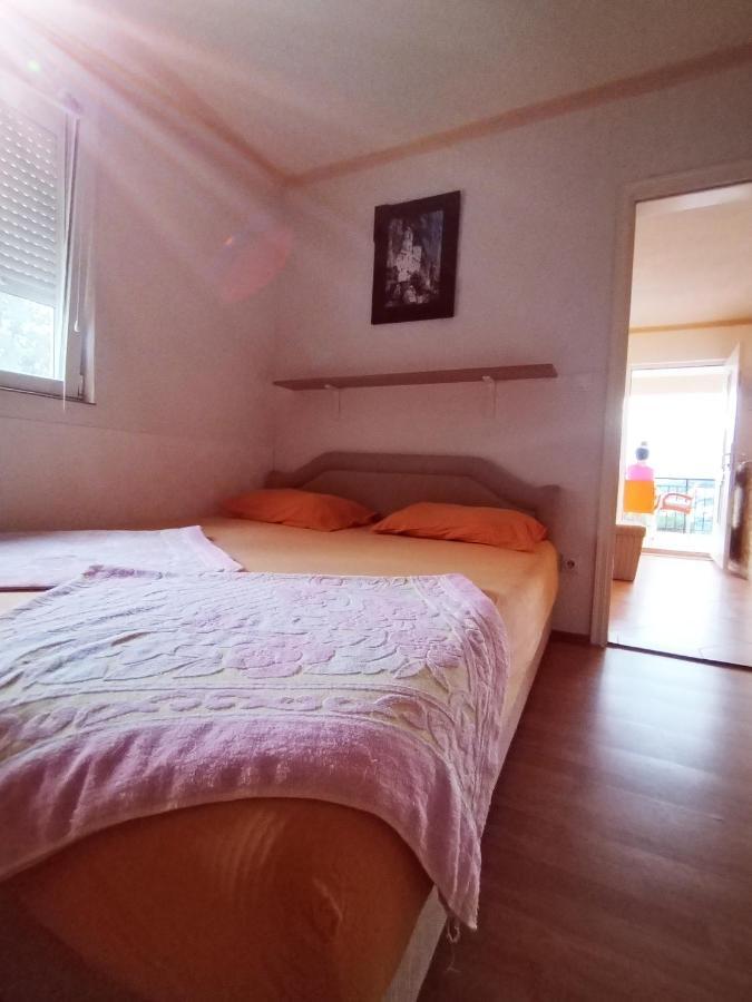 Apartmani Ljubica Utjeha Bagian luar foto
