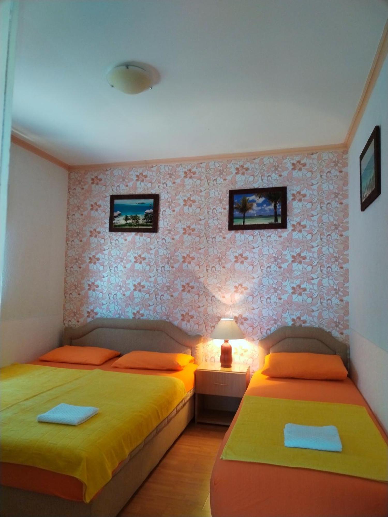 Apartmani Ljubica Utjeha Bagian luar foto