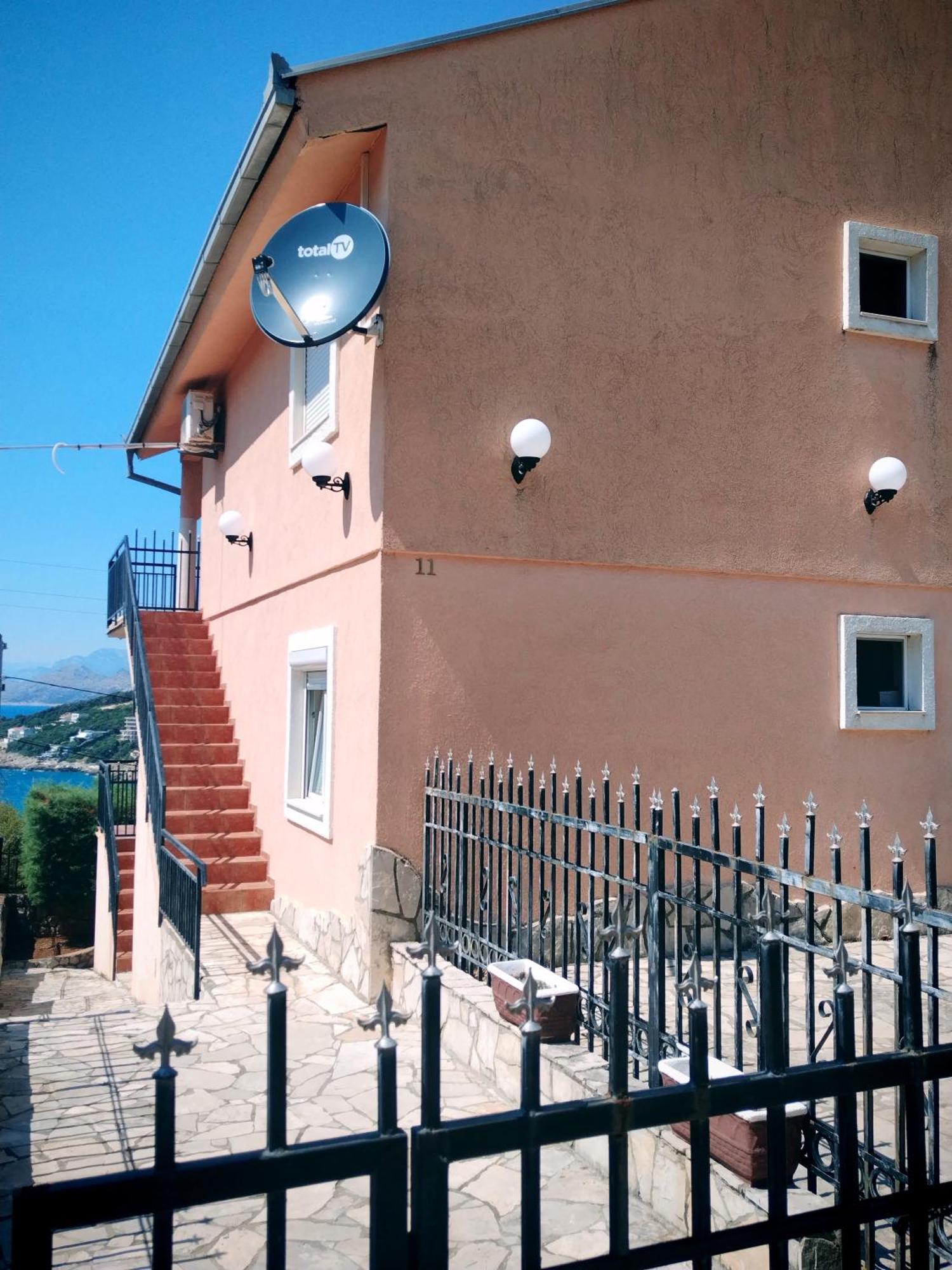 Apartmani Ljubica Utjeha Bagian luar foto